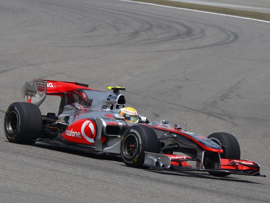  McLaren Mercedes-Benz MP4-25 2010 года  (фото 1 из 16)